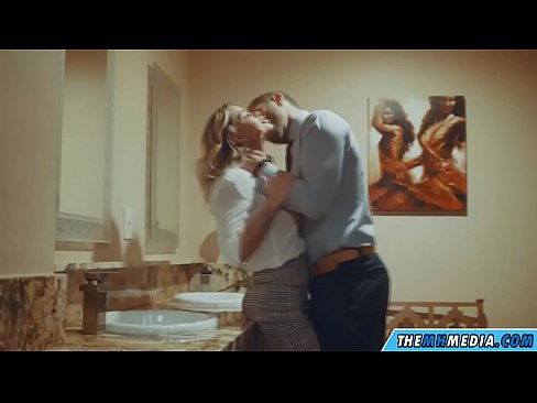 ❤️ Kapag ang isang busty blonde seduces sa isang pampublikong banyo Porn video sa porn tl.yespornpics.ru ❤